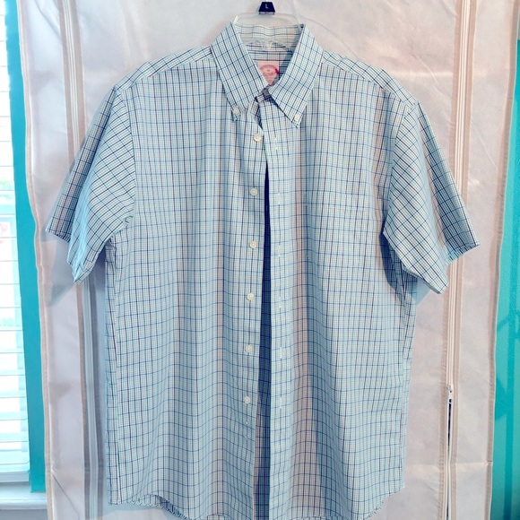 Brooks Brothers short sleeve non wrinkle shirt. Like new condition, plaid - Picture 3 of 7